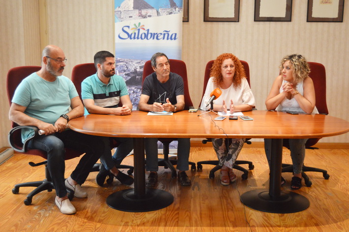 La alcaldesa de Salobreña recuerda al líder de Ciudadanos que “se han explicado todos los pasos desde el principio” sobre el problema de la mancha del mar